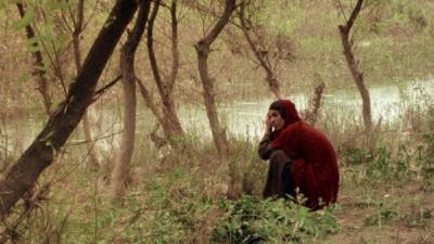 Image 25 FPS: Kuća je crna / Zapečaćeno tlo