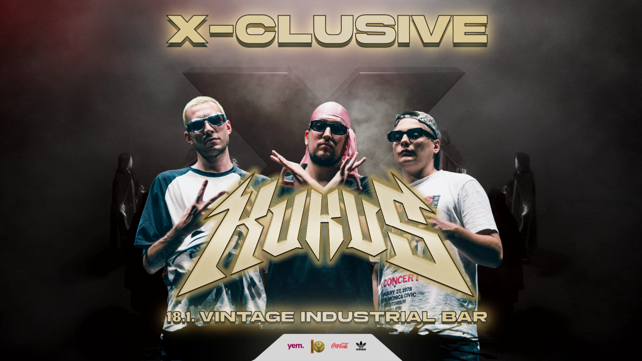 Katta qorinli yalangoch ayollar